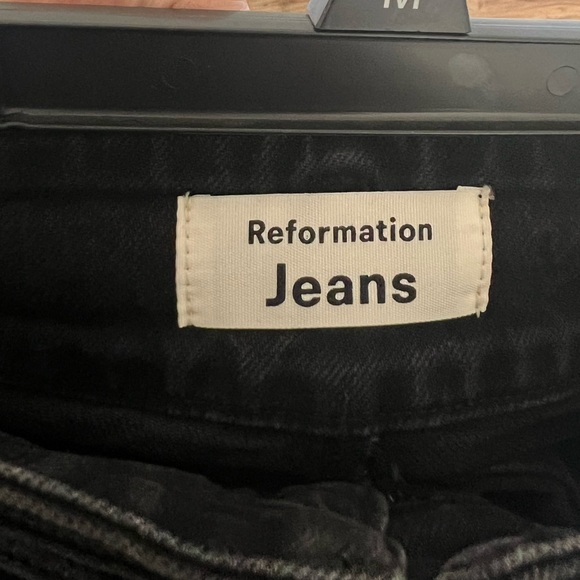 Reformation black skinny jeans with tortoise shell belt, size 27 - Picture 2 of 4